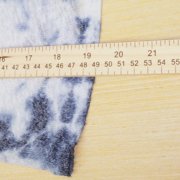 Me to We in Size small knit tank top in blue and white - Picture 4 of 4